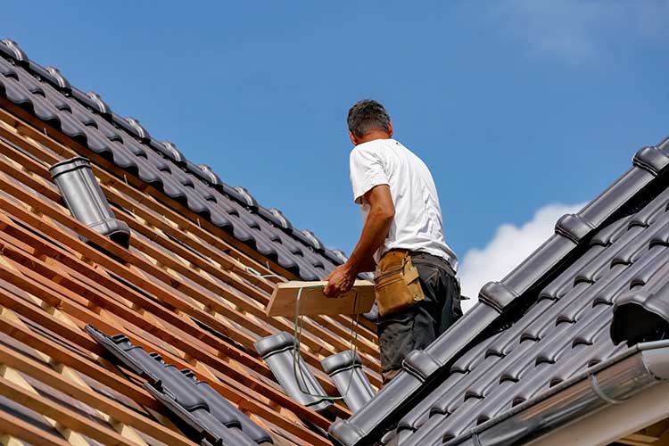 Comment Choisir le Meilleur Couvreur à Lyon pour la Rénovation de Ma Toiture ?