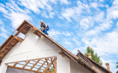 Pourquoi choisir un charpentier à Brindas pour la pose de bardage ?