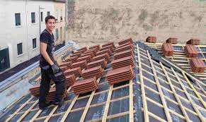 L’Importance de l’Évaluation des Coûts de Rénovation par un Couvreur à Lyon