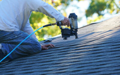 Le prix d’un chantier réalisé par un couvreur à Bron varie-t-il selon le type de toiture ?